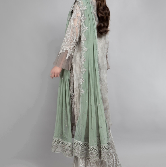 ❌️SOLD❌️ Maria b wedding edition silver grey suit - Picture 4 of 12